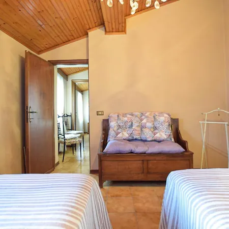 בית נופש 2 Bedroom In קמאיורה